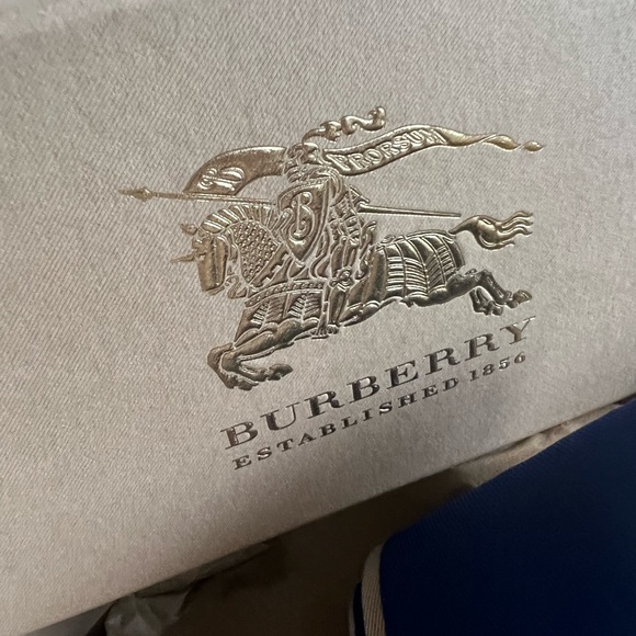 New Burberry of London gift box - Picture 9 of 12